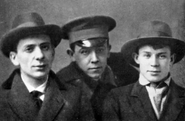 Рюрик Ивнев Владимир Чернявский Сергей Есенин Петроград Март 1915 Эту - фото 46