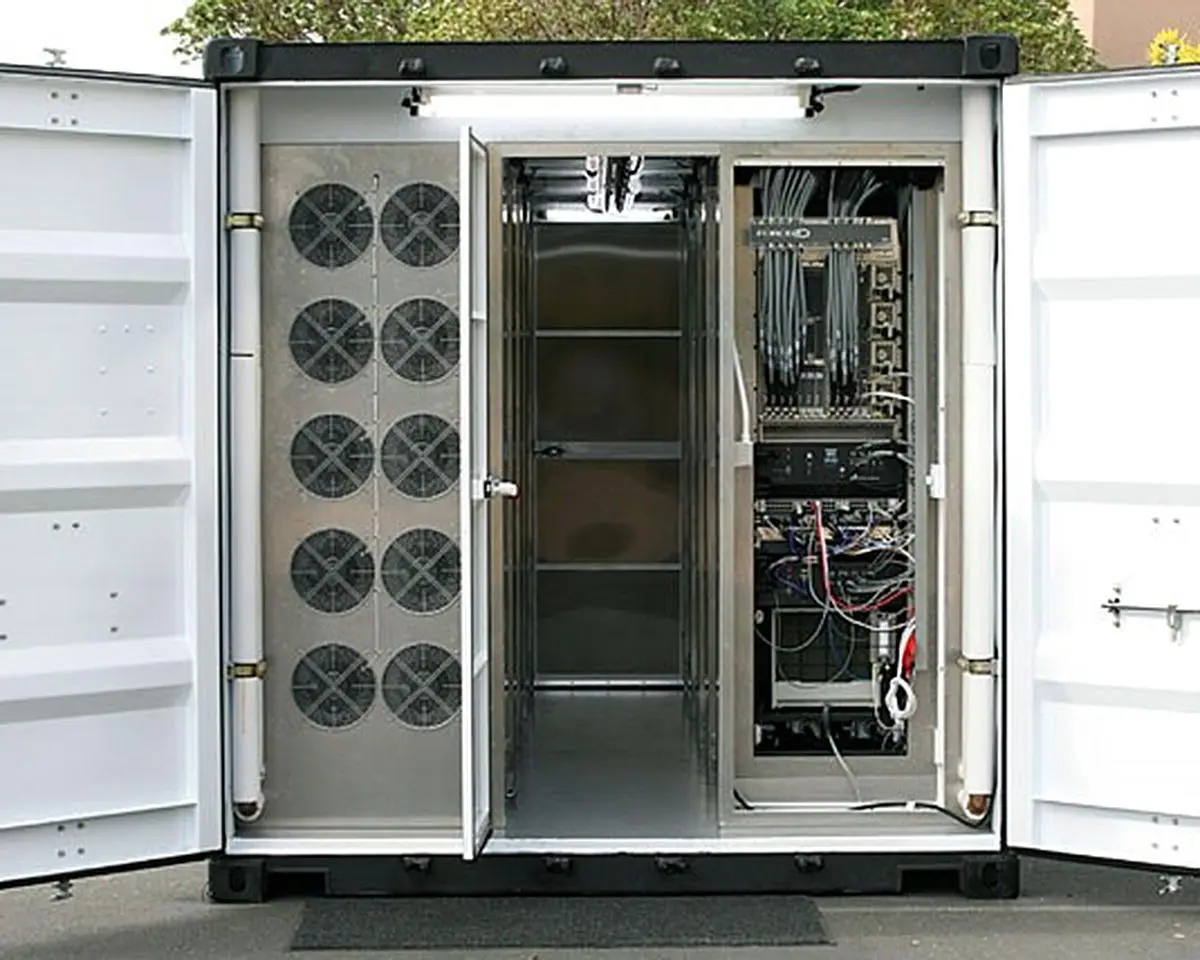Figure 312Open rear door of containerized Data Center Courtesy of Sun - фото 31