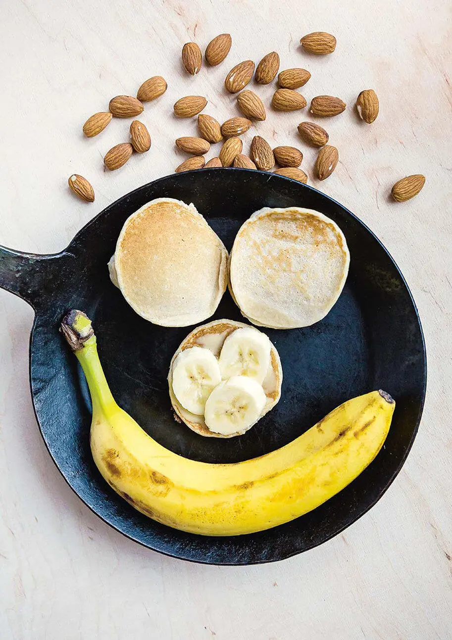 Mit Mandelmus und Bananenscheiben belegt sorgen Pancakes für gute Laune - фото 4