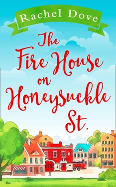 Rachel Dove The Fire House on Honeysuckle Street обложка книги