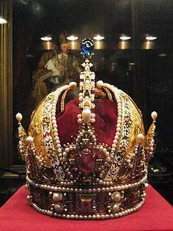 Общий вид короны Австрийской империи ВенецОн собственно и формирует корону - фото 1