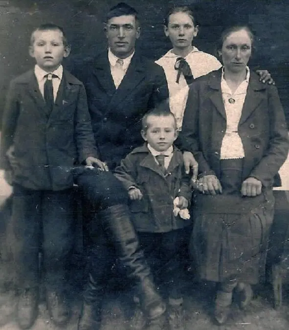 Наша семья 1939 г Мама беременна В 1939 г родится сестренка Варварство - фото 3