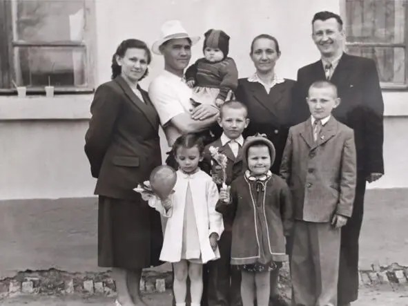 Две семьи Никольские и Власюк 1 Мая 1959 года В 6й школе я тоже училась у - фото 12