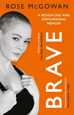 Rose McGowan Brave обложка книги