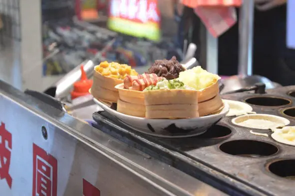 Фото Уличная еда на ночных рынках Тайбэя Современные мировые тренды также не - фото 1