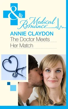 Annie Claydon The Doctor Meets Her Match обложка книги