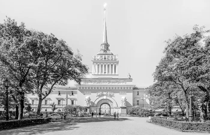 Адмиралтейство Современное фото На противоположном берегу реки возвели еще - фото 5