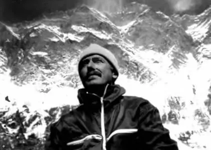 Сергей Бершов на фоне Лхоцзе Макалу со стены Лхоцзе Цена Лхоцзе - фото 6