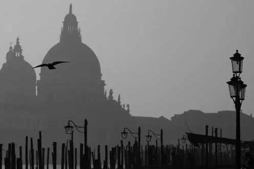 Венецианский туман Этой весной Венеция была пуста Словно вернулись давние - фото 1