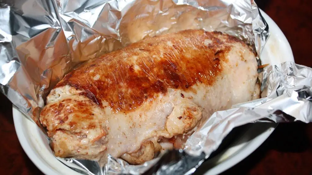 С грудки снять кожу отложить Мясо срезать с косточки разделить по хребту на - фото 65