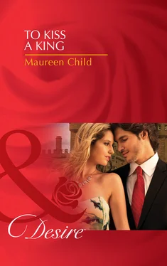Maureen Child To Kiss A King обложка книги