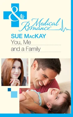Sue MacKay You, Me And A Family обложка книги