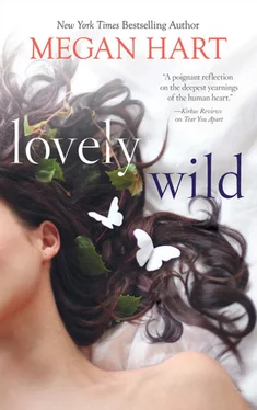 Megan Hart Lovely Wild обложка книги