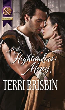 Terri Brisbin At The Highlander's Mercy обложка книги