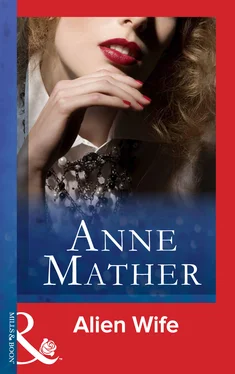 Anne Mather Alien Wife обложка книги