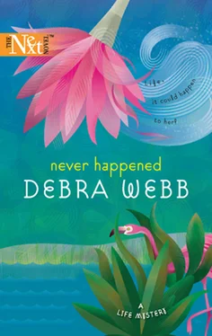 Debra Webb Never Happened обложка книги