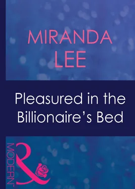 Miranda Lee Pleasured In The Billionaire's Bed обложка книги