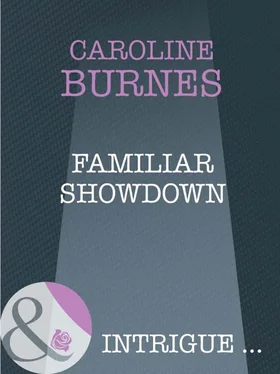 Caroline Burnes Familiar Showdown обложка книги