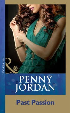 Penny Jordan Past Passion обложка книги
