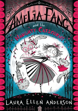 Laura Ellen Anderson Amelia Fang and the Naughty Caticorns обложка книги