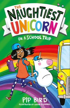 Pip Bird The Naughtiest Unicorn on a School Trip обложка книги