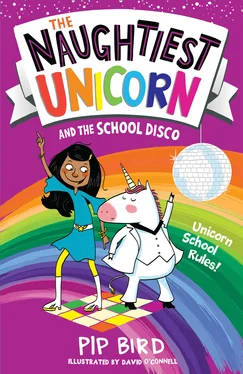 Pip Bird The Naughtiest Unicorn and the School Disco обложка книги