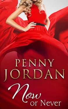 Penny Jordan Now or Never обложка книги