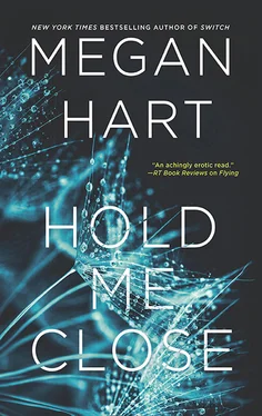 Megan Hart Hold Me Close обложка книги