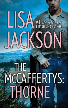 Lisa Jackson The Mccaffertys: Thorne обложка книги