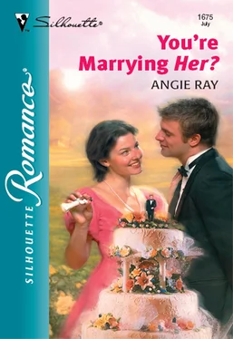 Angie Ray You're Marrying Her? обложка книги