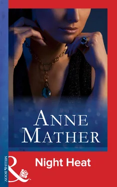 Anne Mather Night Heat обложка книги