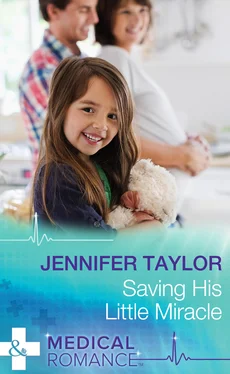 Jennifer Taylor Saving His Little Miracle обложка книги