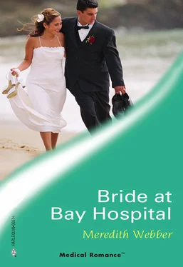 Meredith Webber Bride at Bay Hospital обложка книги