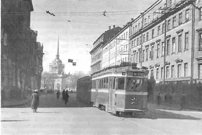 Первый трамвай на Невском проспекте 15 апреля 1942 года Какие уличные часы в - фото 240
