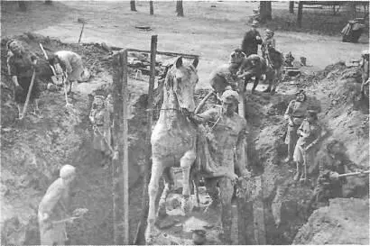 Раскрытие скульптур Клодта в 1945 году Когда было прорвано кольцо блокады - фото 243