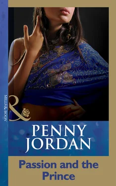 Penny Jordan Passion And The Prince обложка книги