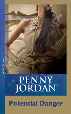 Penny Jordan Potential Danger обложка книги