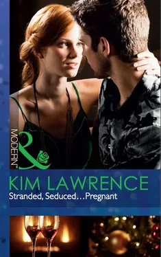 Kim Lawrence Stranded, Seduced...Pregnant обложка книги