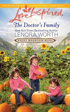 Lenora Worth The Doctor's Family обложка книги