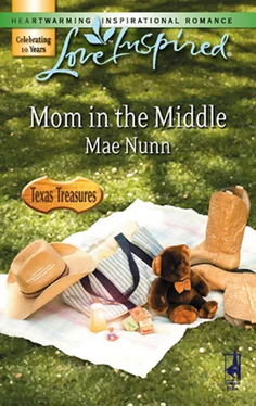 Mae Nunn Mom In The Middle обложка книги