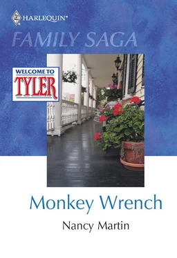 Nancy Martin Monkey Wrench обложка книги
