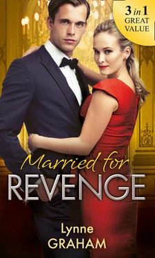 Lynne Graham Married For Revenge обложка книги