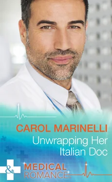 Carol Marinelli Unwrapping Her Italian Doc обложка книги