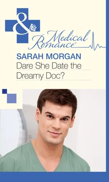 Sarah Morgan Dare She Date the Dreamy Doc? обложка книги