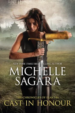 Michelle Sagara Cast In Honour обложка книги
