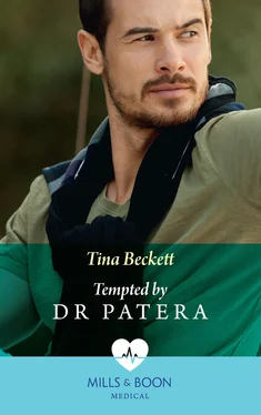 Tina Beckett Tempted By Dr Patera обложка книги
