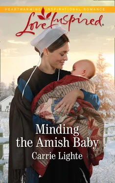 Carrie Lighte Minding The Amish Baby обложка книги