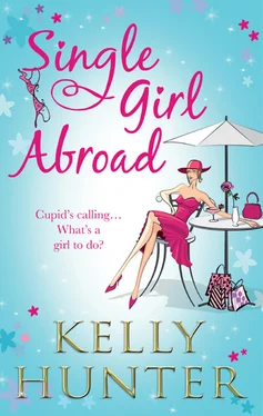 Kelly Hunter Single Girl Abroad обложка книги