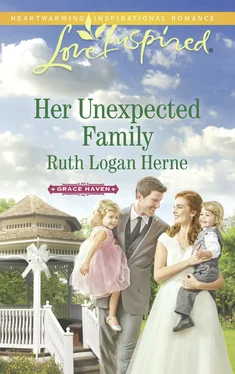 Ruth Logan Her Unexpected Family обложка книги