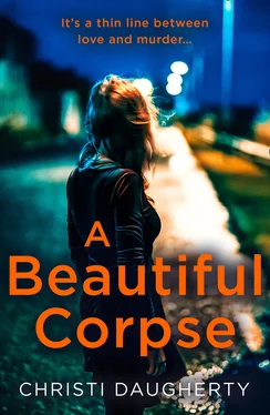 Christi Daugherty A Beautiful Corpse обложка книги